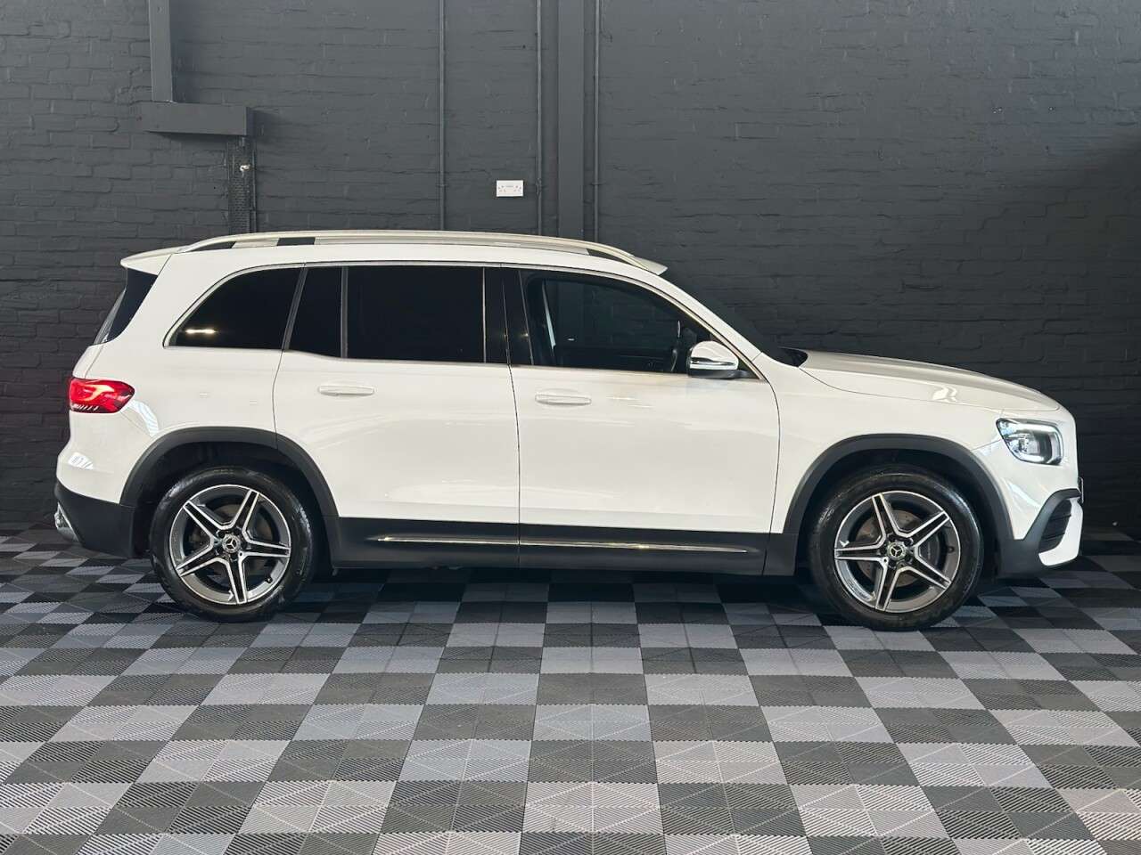 A 2021 MERCEDES-BENZ GLB 1.3 GLB200 AMG Line SUV 5dr Petrol 7G-DCT Euro 6 (s/s) (163 ps) ULEZ COMPLI A 2021 MERCEDES-BENZ GLB 1.3 GLB200 AMG Line SUV 5dr Petrol 7G-DCT Euro 6 (s/s) (163 ps) ULEZ COMPLI