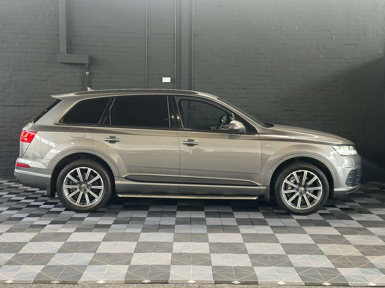 0 AUDI Q7 0 AUDI Q7