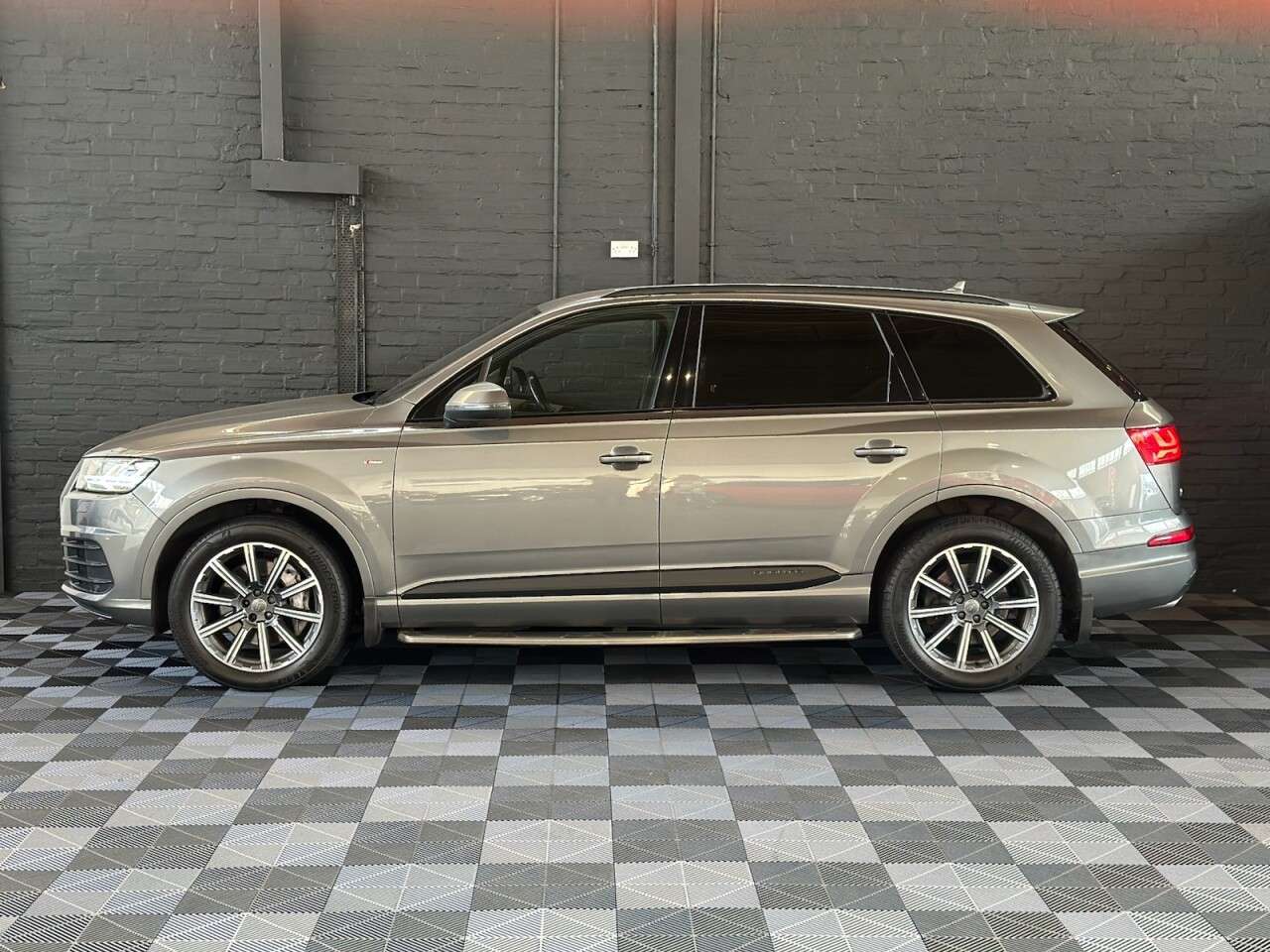 0 AUDI Q7 0 AUDI Q7