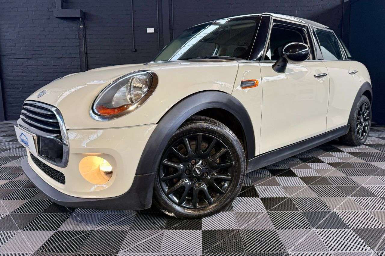 A 2017 MINI HATCH 1.5 Cooper Hatchback 5dr Petrol Manual Euro 6 (s/s) (136 ps) £3000 EXTRAS - A 2017 MINI HATCH 1.5 Cooper Hatchback 5dr Petrol Manual Euro 6 (s/s) (136 ps) £3000 EXTRAS -