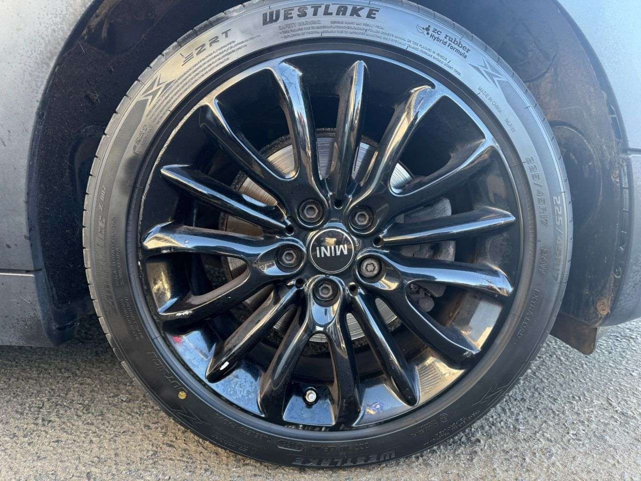 2017 MINI CLUBMAN 2017 MINI CLUBMAN