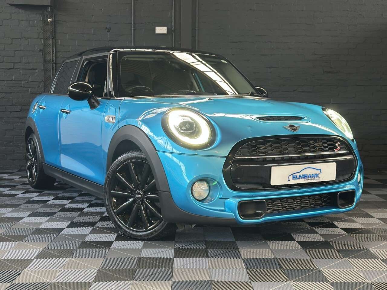 0 MINI HATCH 0 MINI HATCH