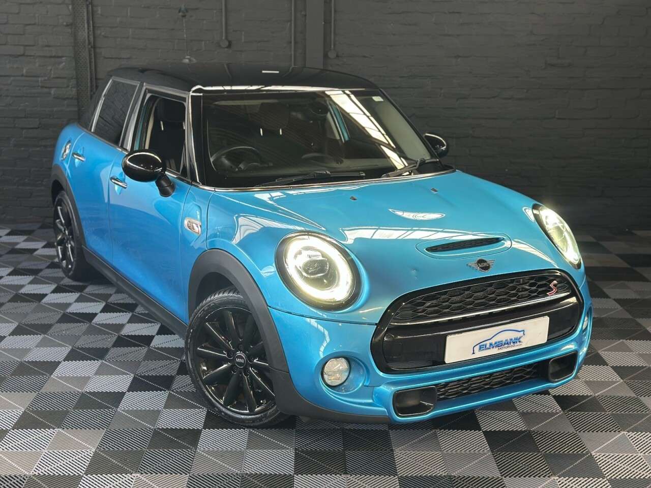 0 MINI HATCH 0 MINI HATCH