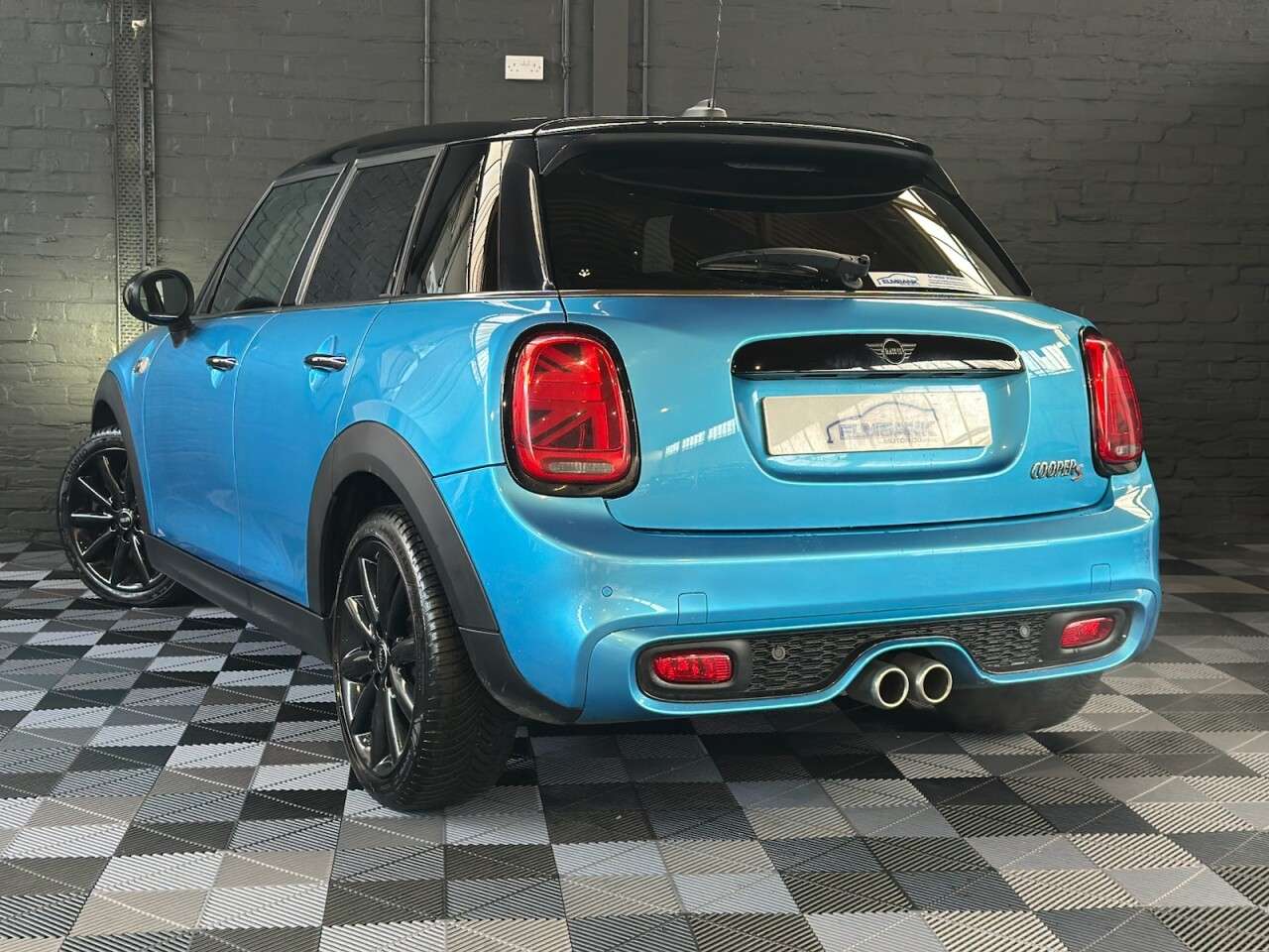 0 MINI HATCH 0 MINI HATCH