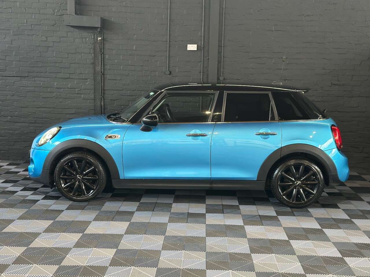 0 MINI HATCH 0 MINI HATCH