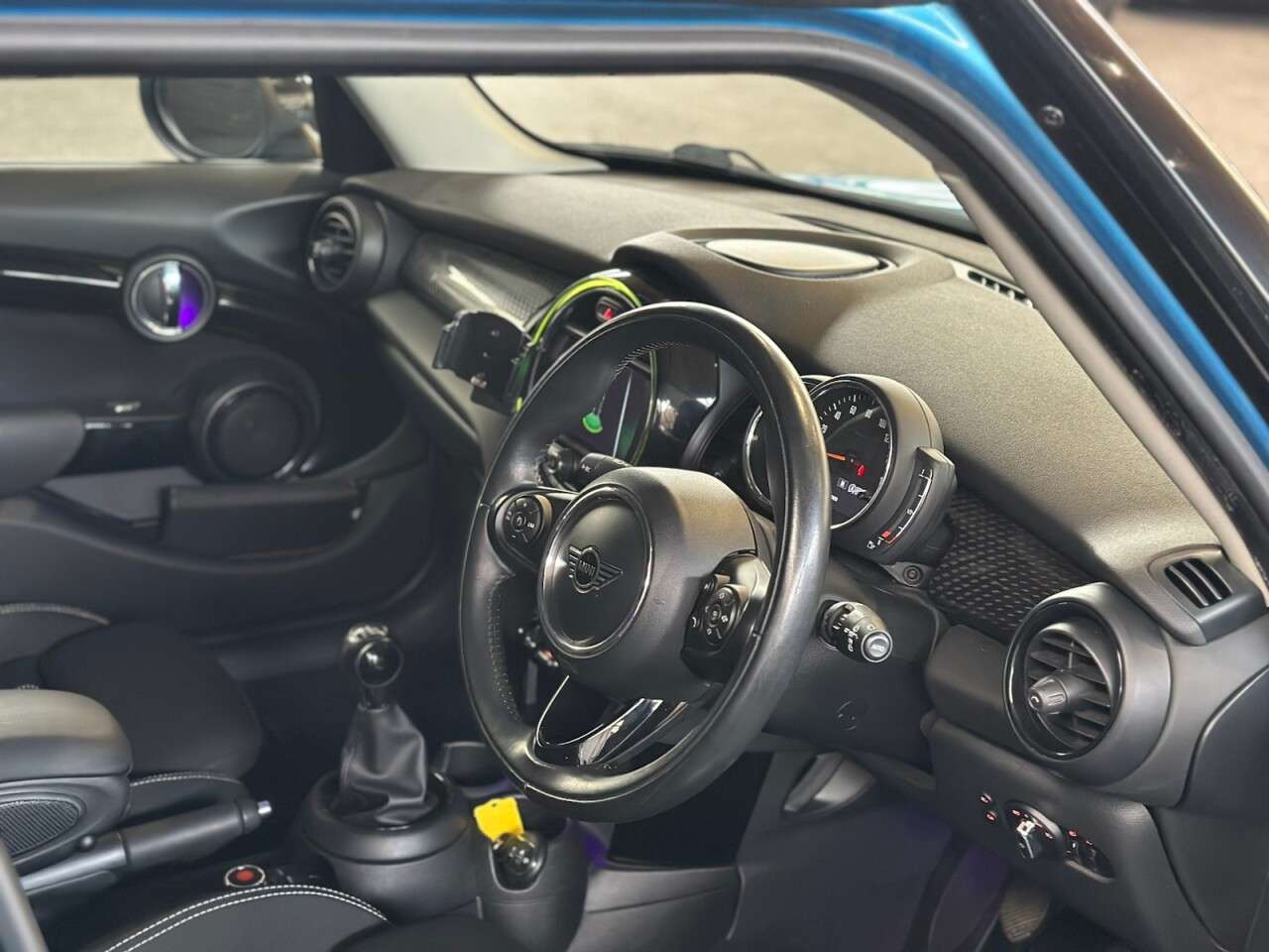 0 MINI HATCH 0 MINI HATCH