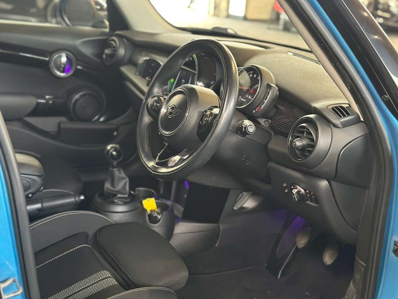 0 MINI HATCH 0 MINI HATCH