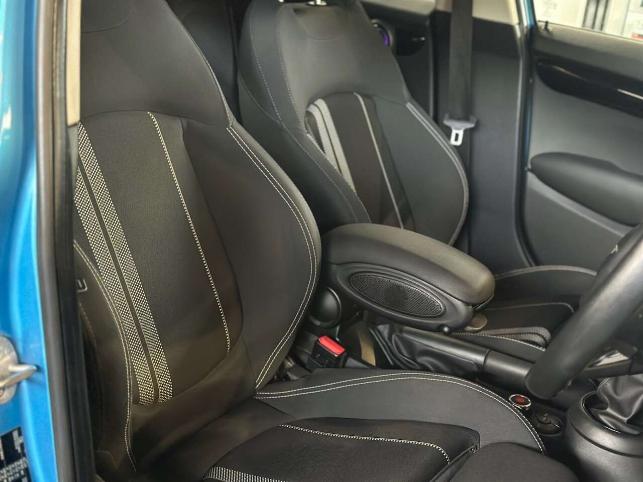 0 MINI HATCH 0 MINI HATCH