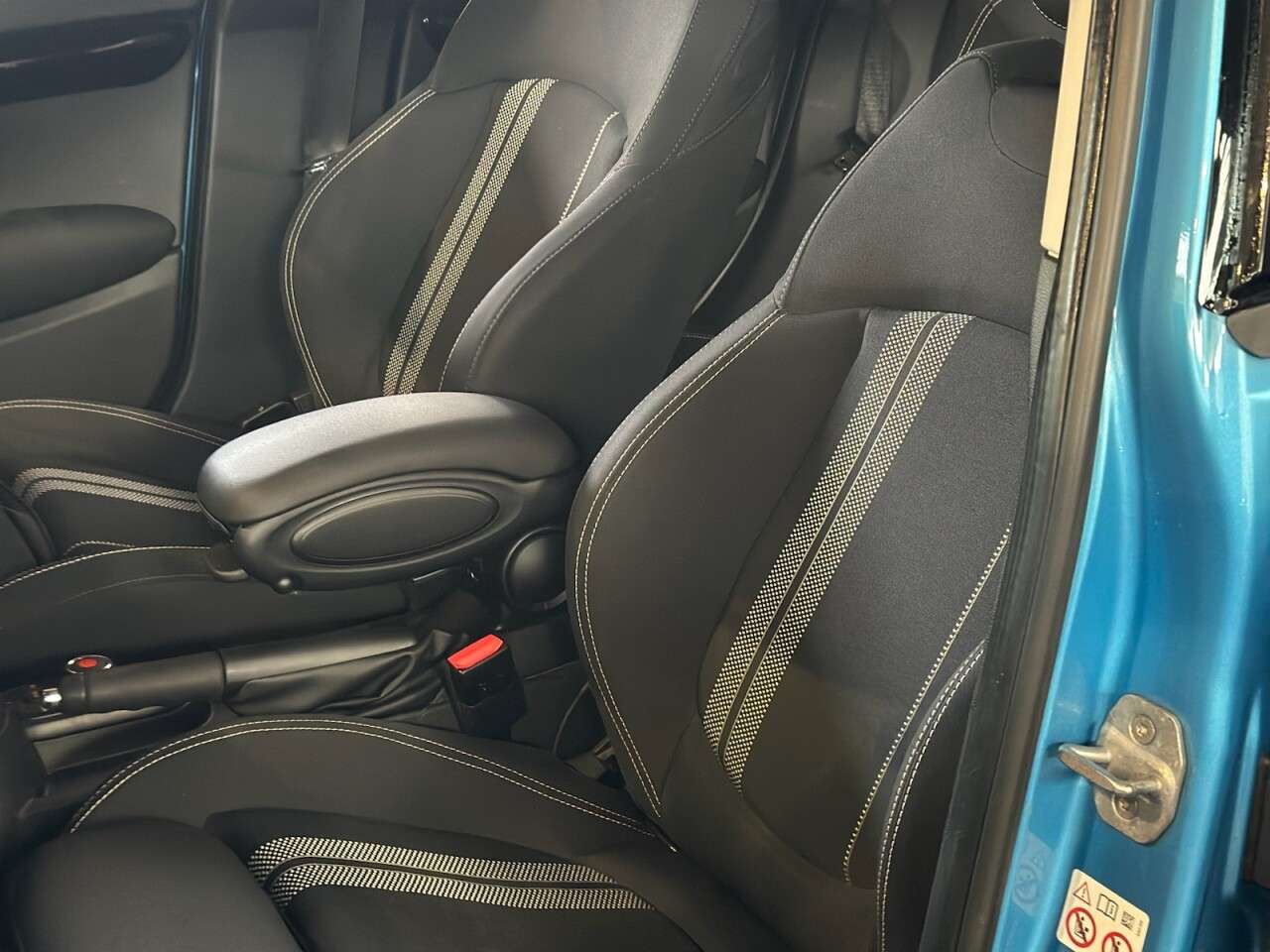 0 MINI HATCH 0 MINI HATCH