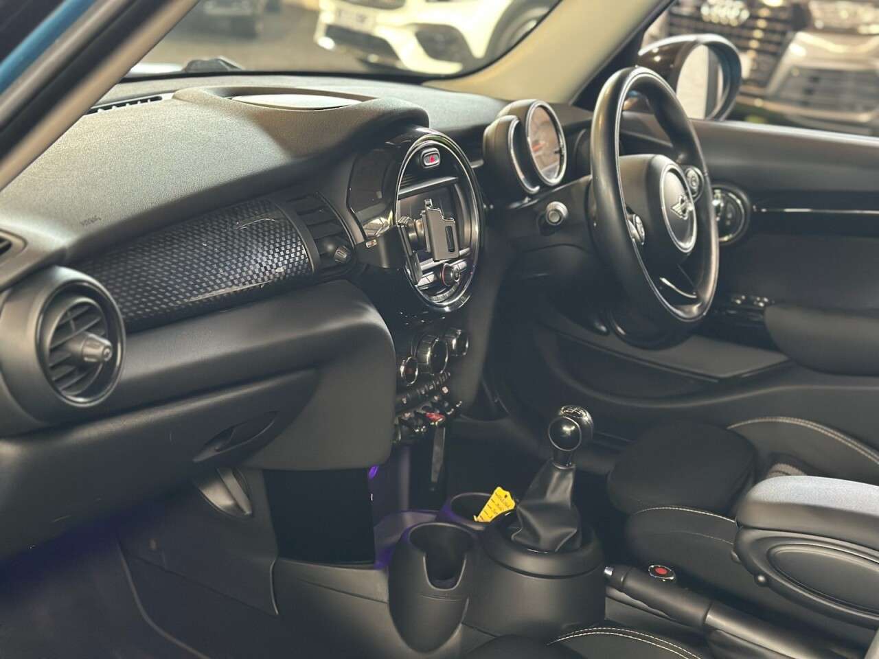 0 MINI HATCH 0 MINI HATCH