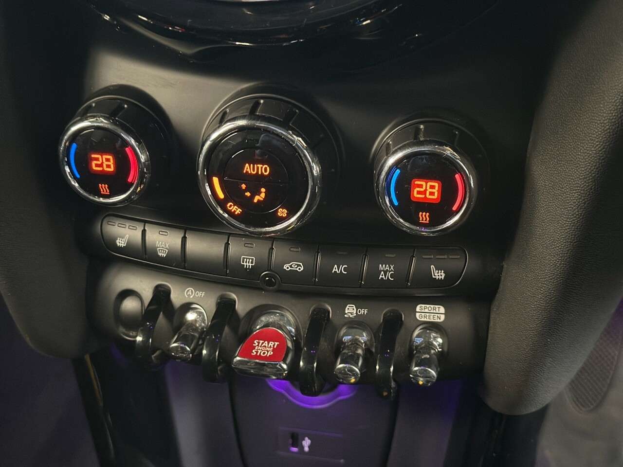 0 MINI HATCH 0 MINI HATCH