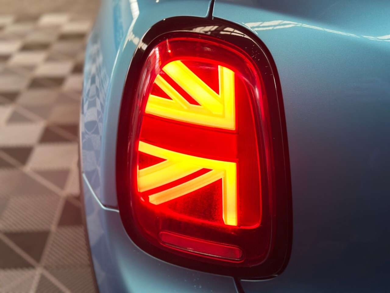 0 MINI HATCH 0 MINI HATCH