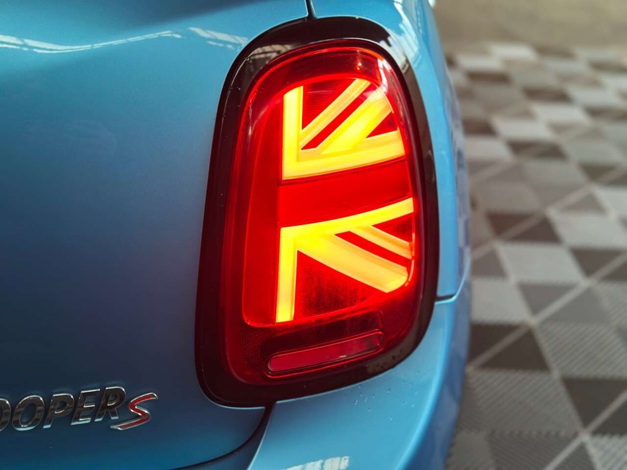 0 MINI HATCH 0 MINI HATCH