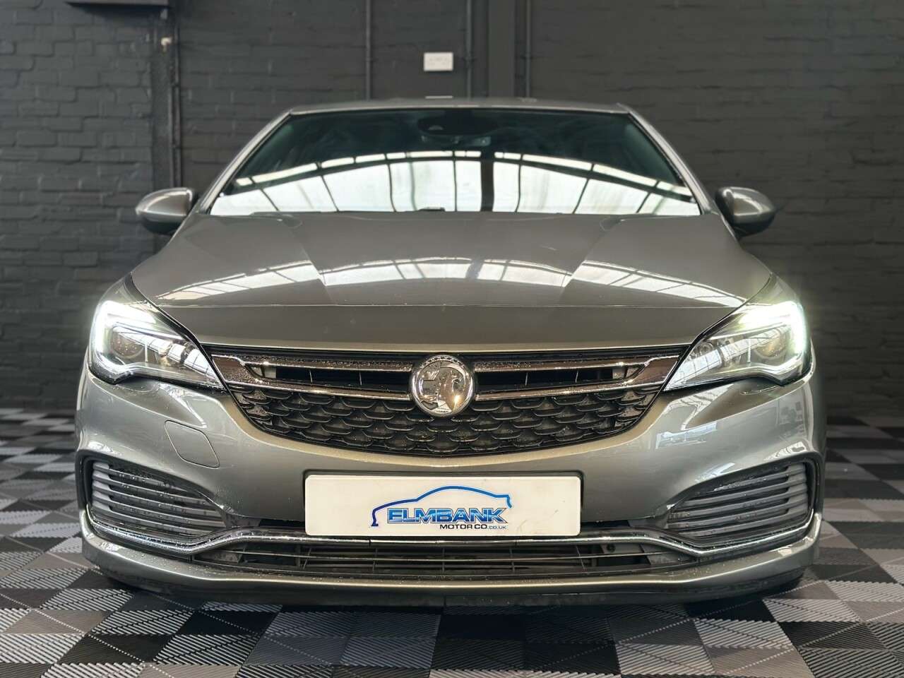 A 2017 VAUXHALL ASTRA 1.6 CDTi ecoTEC BlueInjection SRi VX Line Nav Hatchback 5dr Diesel Manual E A 2017 VAUXHALL ASTRA 1.6 CDTi ecoTEC BlueInjection SRi VX Line Nav Hatchback 5dr Diesel Manual E