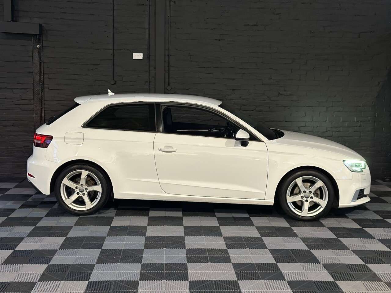 A 2016 AUDI A3 1.6 TDI Sport Hatchback 3dr Diesel Manual Euro 6 (s/s) (110 ps) ULEZ COMPLI A 2016 AUDI A3 1.6 TDI Sport Hatchback 3dr Diesel Manual Euro 6 (s/s) (110 ps) ULEZ COMPLI