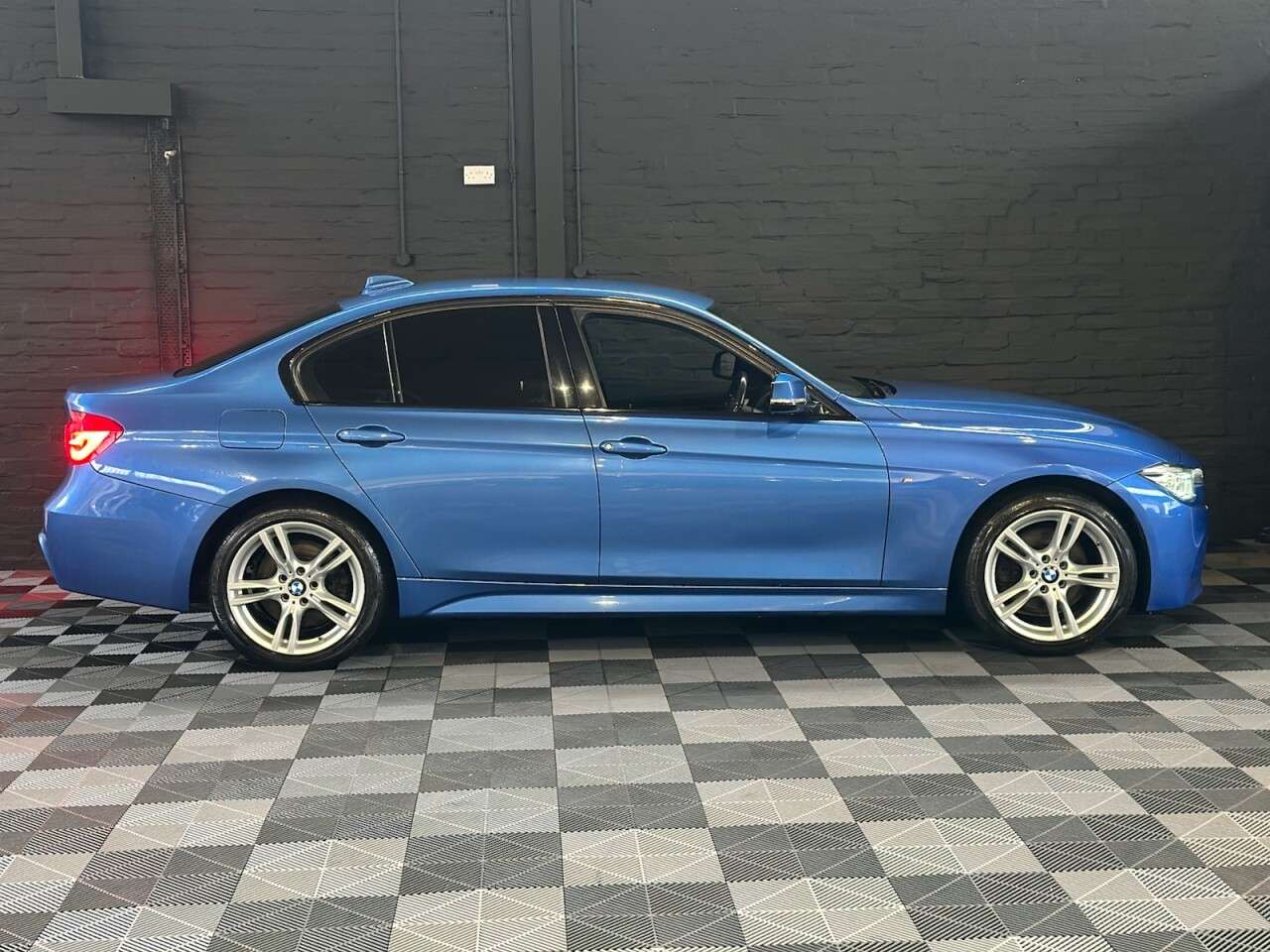 A 0 BMW 3 SERIES 3.0 330d M Sport Saloon 4dr Diesel Auto xDrive Euro 6 (s/s) (258 ps) 3.0 TU A 0 BMW 3 SERIES 3.0 330d M Sport Saloon 4dr Diesel Auto xDrive Euro 6 (s/s) (258 ps) 3.0 TU