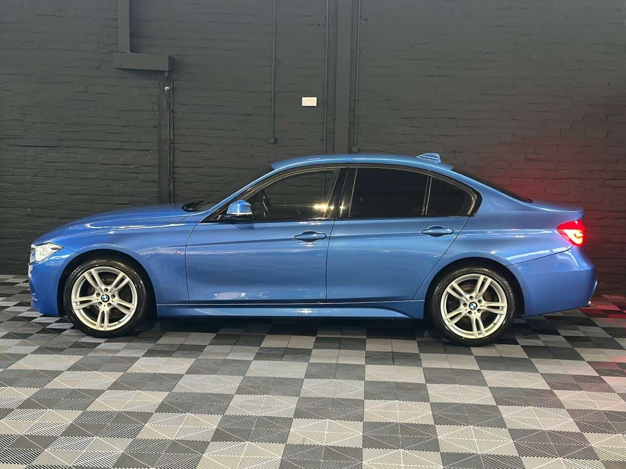 0 BMW 3 SERIES 0 BMW 3 SERIES