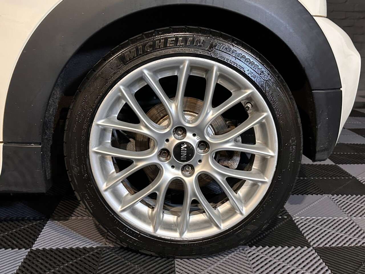 A 0 MINI ROADSTER 1.6 Cooper S Convertible 2dr Petrol Manual Euro 5 (s/s) (184 ps) 2 KEYS - L A 0 MINI ROADSTER 1.6 Cooper S Convertible 2dr Petrol Manual Euro 5 (s/s) (184 ps) 2 KEYS - L