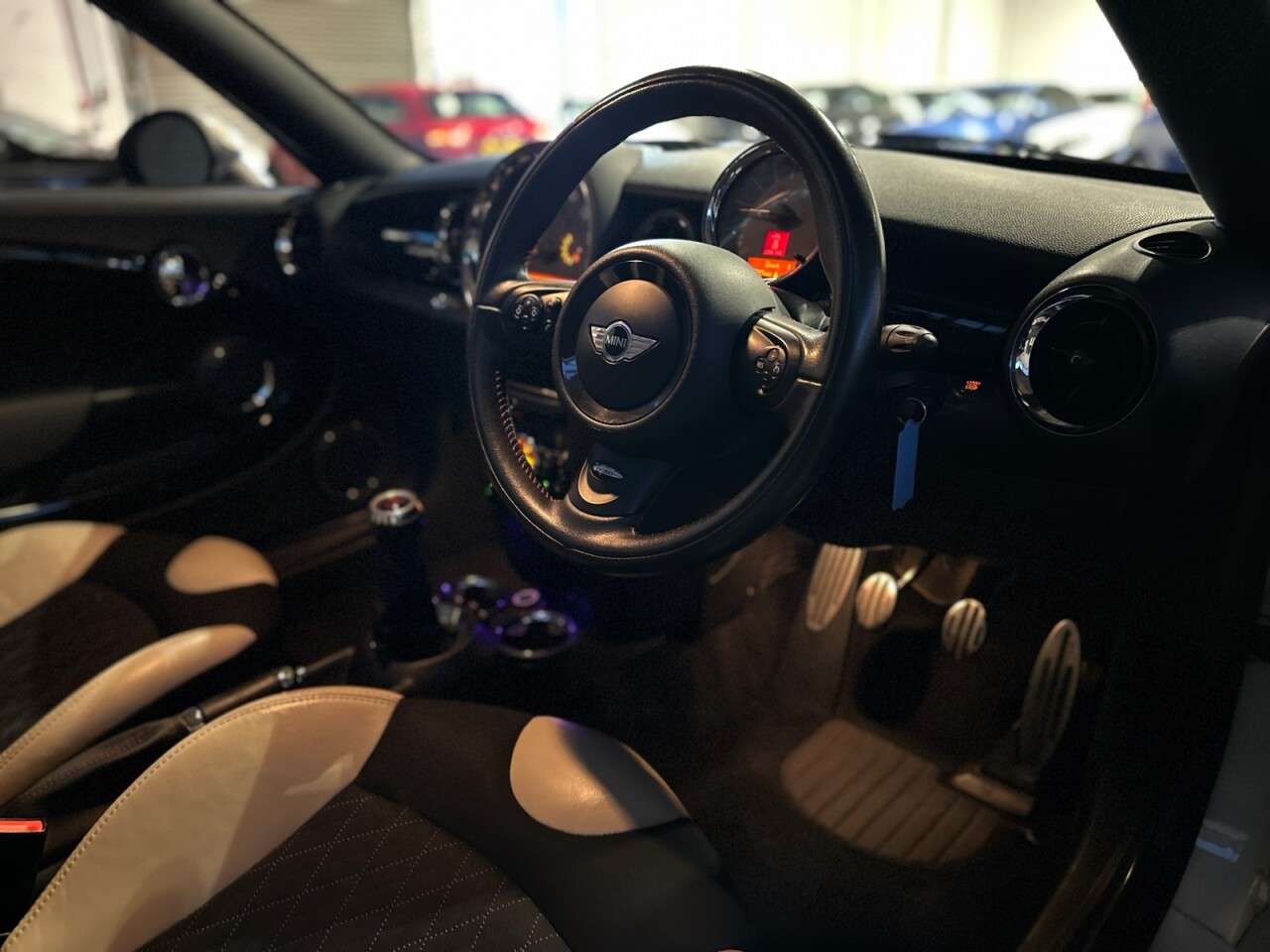 A 0 MINI ROADSTER 1.6 Cooper S Convertible 2dr Petrol Manual Euro 5 (s/s) (184 ps) 2 KEYS - L A 0 MINI ROADSTER 1.6 Cooper S Convertible 2dr Petrol Manual Euro 5 (s/s) (184 ps) 2 KEYS - L