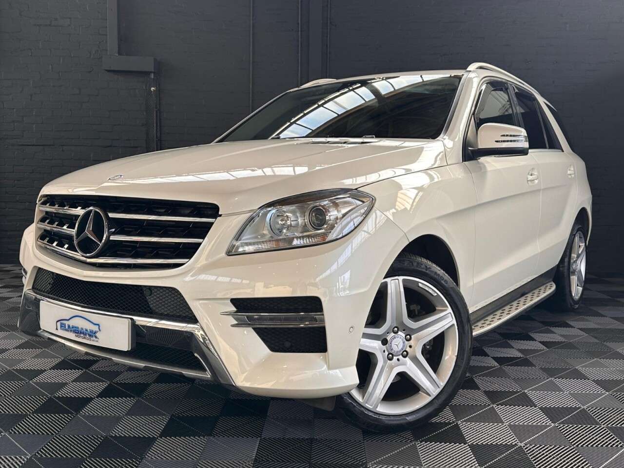 A 2013 MERCEDES-BENZ M-CLASS 2.1 ML250 BlueTEC Sport SUV 5dr Diesel G-Tronic 4WD (204 ps) ULEZ COMPLIANT A 2013 MERCEDES-BENZ M-CLASS 2.1 ML250 BlueTEC Sport SUV 5dr Diesel G-Tronic 4WD (204 ps) ULEZ COMPLIANT