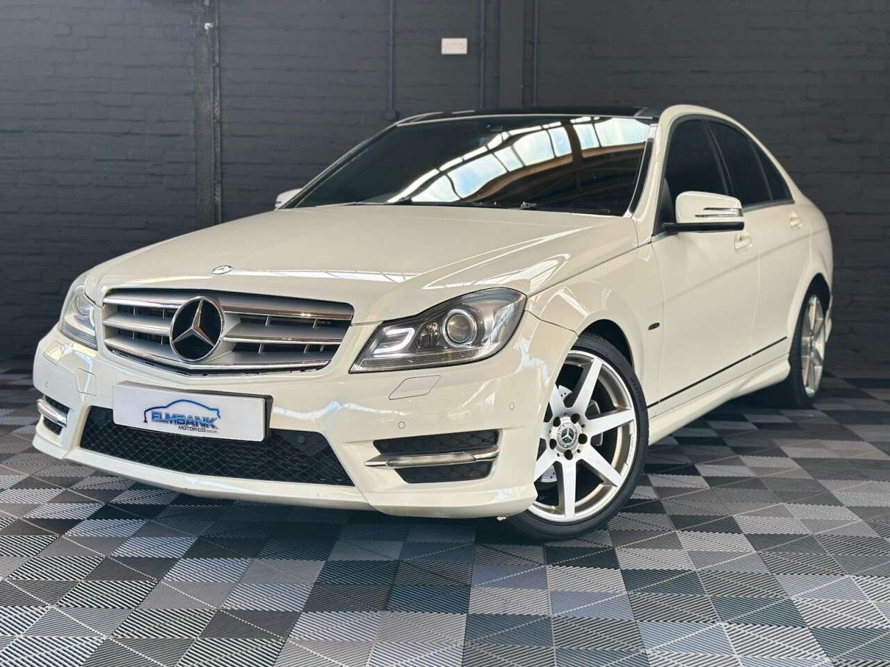 A 2012 MERCEDES-BENZ C-CLASS 2.1 C220 CDI BlueEfficiency Sport Saloon 4dr Diesel G-Tronic+ Euro 5 (s/s) A 2012 MERCEDES-BENZ C-CLASS 2.1 C220 CDI BlueEfficiency Sport Saloon 4dr Diesel G-Tronic+ Euro 5 (s/s)