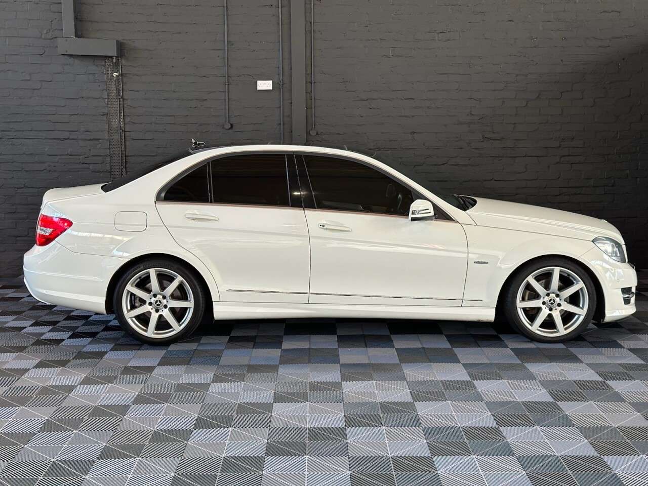 A 2012 MERCEDES-BENZ C-CLASS 2.1 C220 CDI BlueEfficiency Sport Saloon 4dr Diesel G-Tronic+ Euro 5 (s/s) A 2012 MERCEDES-BENZ C-CLASS 2.1 C220 CDI BlueEfficiency Sport Saloon 4dr Diesel G-Tronic+ Euro 5 (s/s)