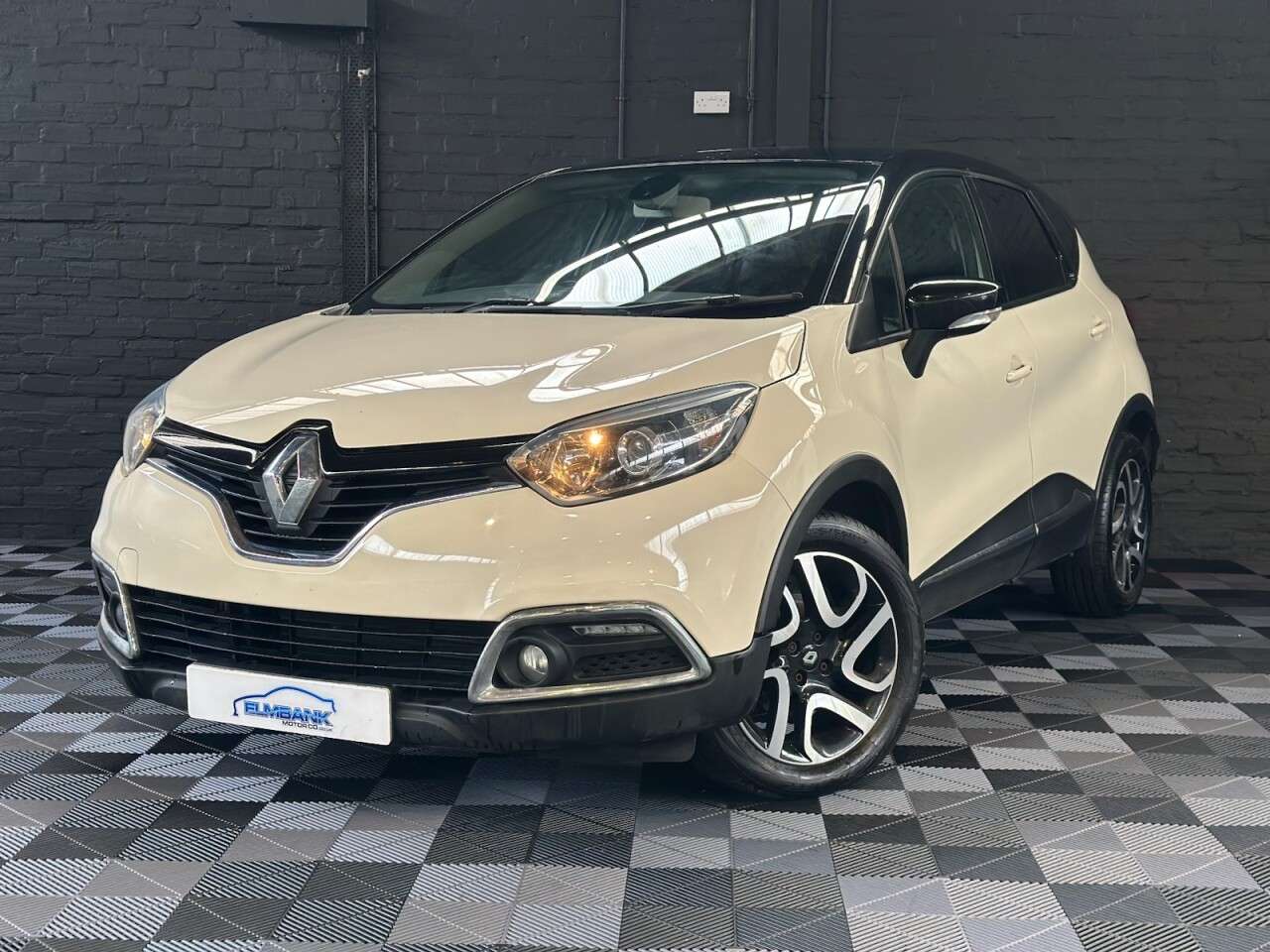 A 2015 RENAULT CAPTUR 1.5 dCi ENERGY Dynamique S Nav SUV 5dr Diesel Manual Euro 6 (s/s) (90 ps) U A 2015 RENAULT CAPTUR 1.5 dCi ENERGY Dynamique S Nav SUV 5dr Diesel Manual Euro 6 (s/s) (90 ps) U
