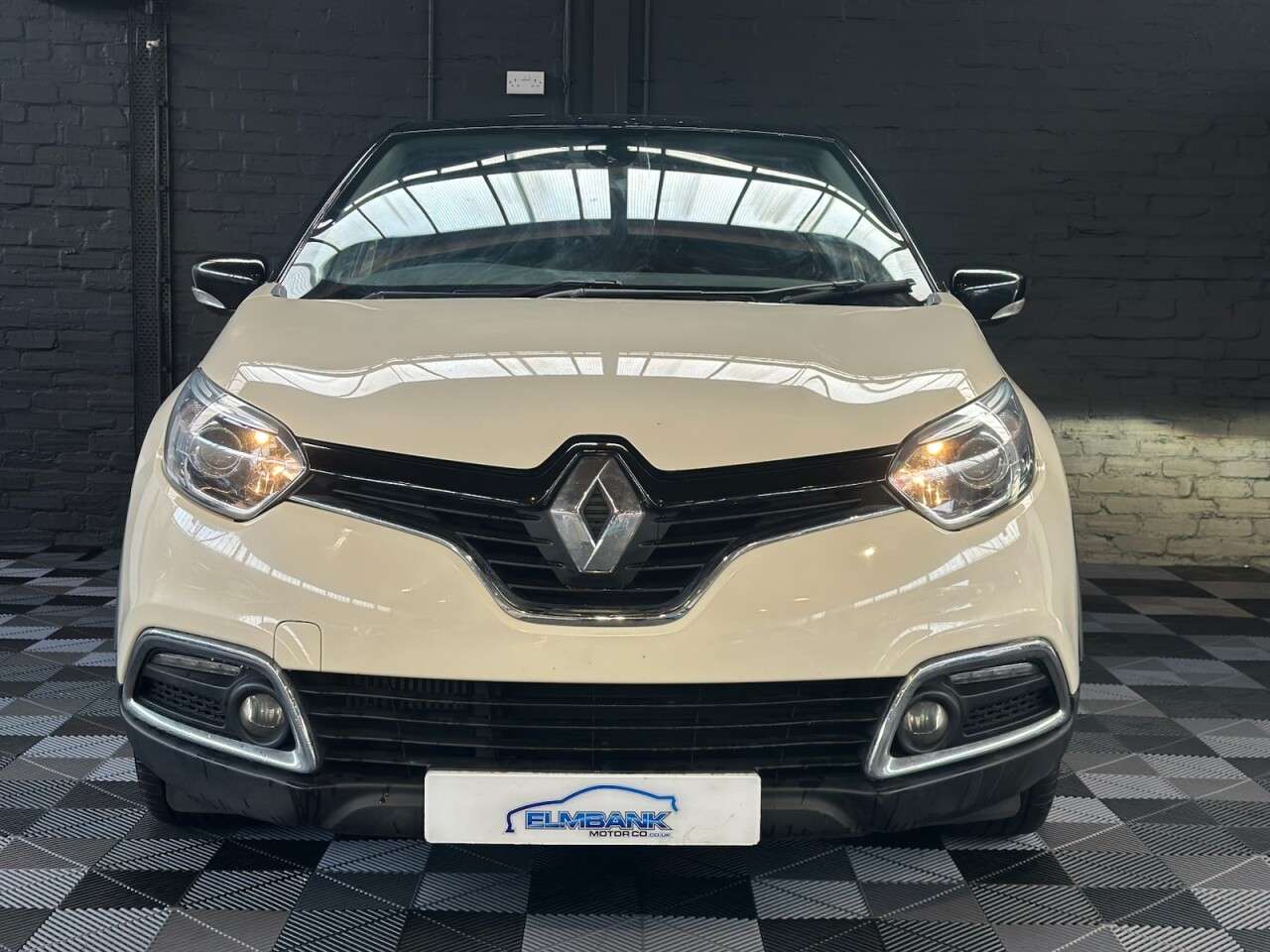 A 2015 RENAULT CAPTUR 1.5 dCi ENERGY Dynamique S Nav SUV 5dr Diesel Manual Euro 6 (s/s) (90 ps) U A 2015 RENAULT CAPTUR 1.5 dCi ENERGY Dynamique S Nav SUV 5dr Diesel Manual Euro 6 (s/s) (90 ps) U