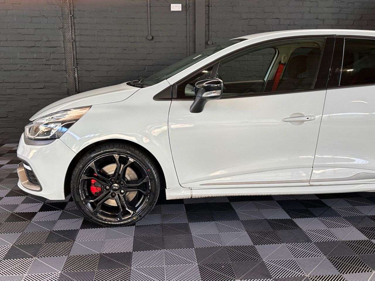 A 2014 RENAULT CLIO 1.6 TCe Renaultsport Hatchback 5dr Petrol EDC Euro 5 (200 ps) RENAULTSPORT A 2014 RENAULT CLIO 1.6 TCe Renaultsport Hatchback 5dr Petrol EDC Euro 5 (200 ps) RENAULTSPORT