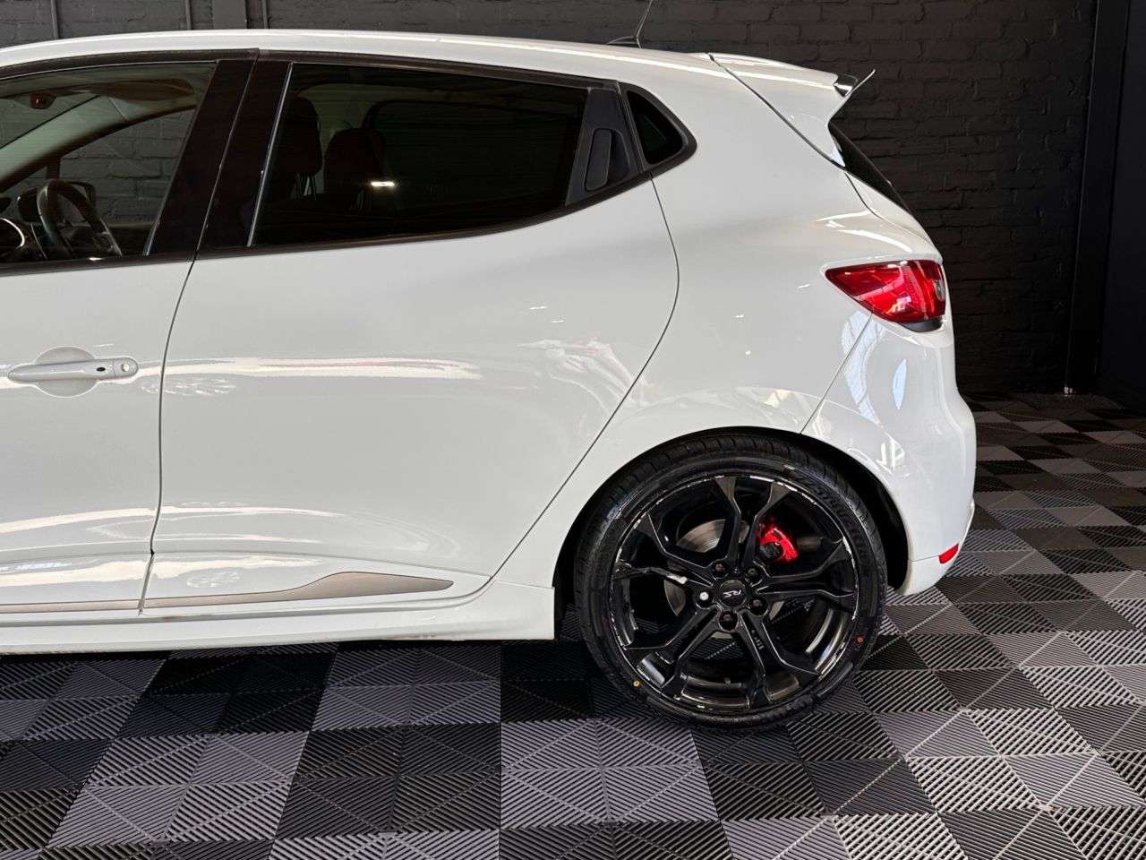 A 2014 RENAULT CLIO 1.6 TCe Renaultsport Hatchback 5dr Petrol EDC Euro 5 (200 ps) RENAULTSPORT A 2014 RENAULT CLIO 1.6 TCe Renaultsport Hatchback 5dr Petrol EDC Euro 5 (200 ps) RENAULTSPORT