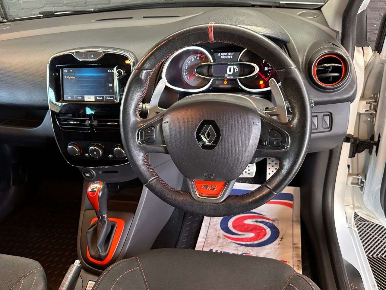 A 2014 RENAULT CLIO 1.6 TCe Renaultsport Hatchback 5dr Petrol EDC Euro 5 (200 ps) RENAULTSPORT A 2014 RENAULT CLIO 1.6 TCe Renaultsport Hatchback 5dr Petrol EDC Euro 5 (200 ps) RENAULTSPORT