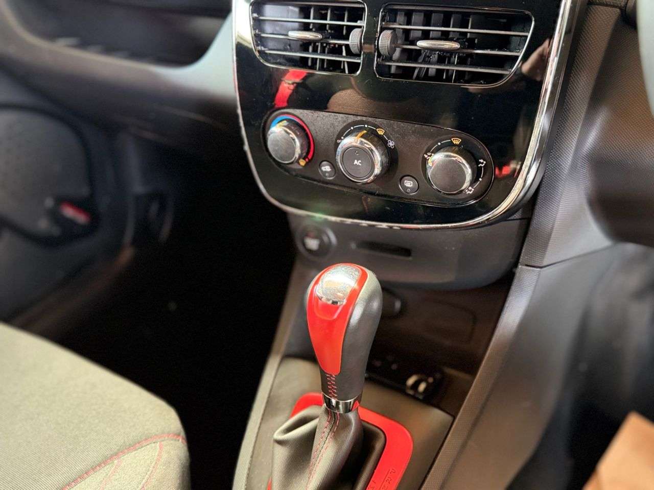 2014 RENAULT CLIO 2014 RENAULT CLIO