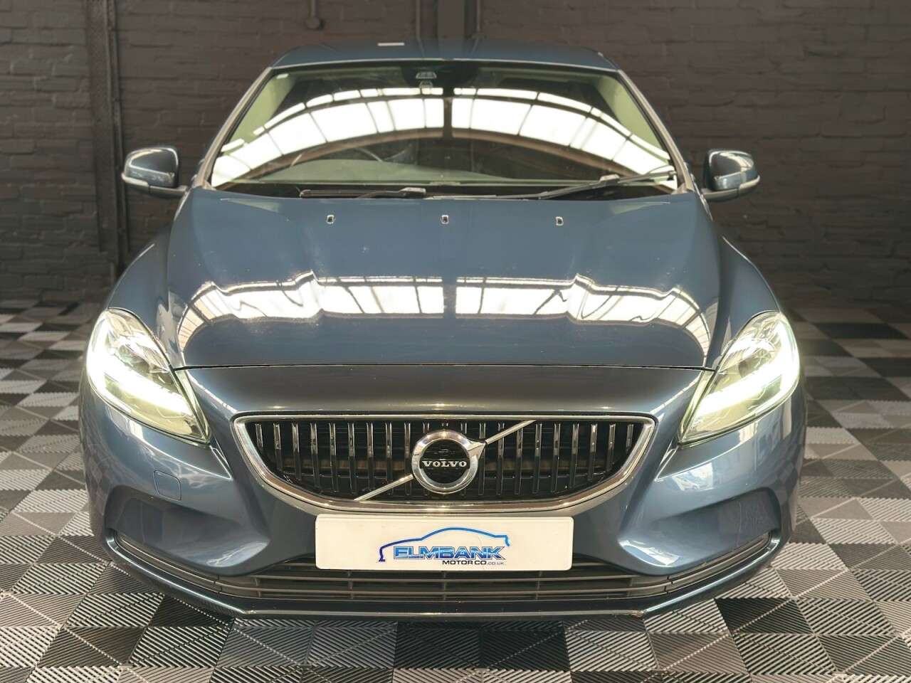 2018 VOLVO V40 2018 VOLVO V40