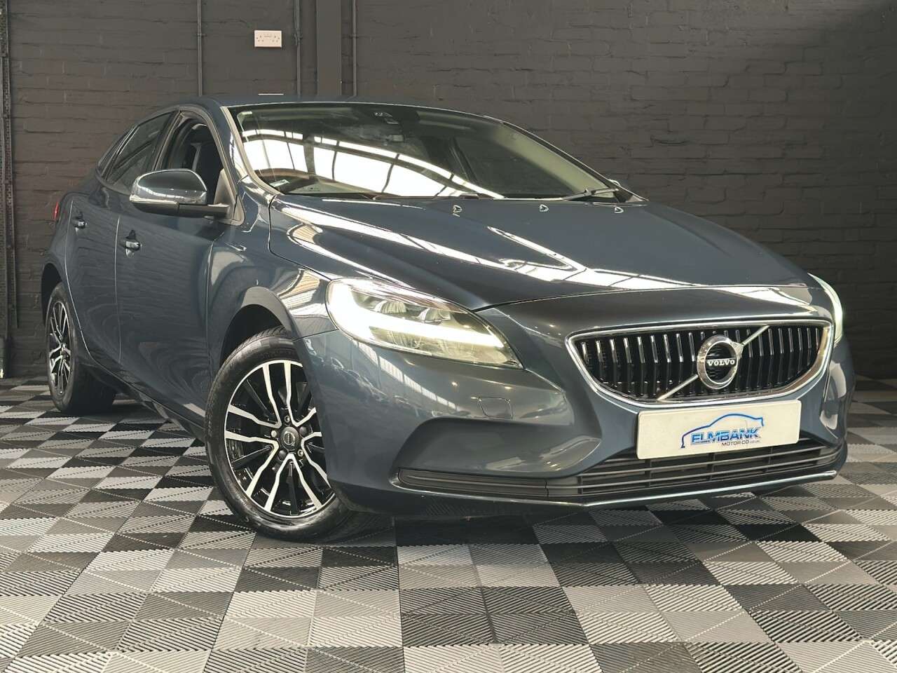 2018 VOLVO V40 2018 VOLVO V40