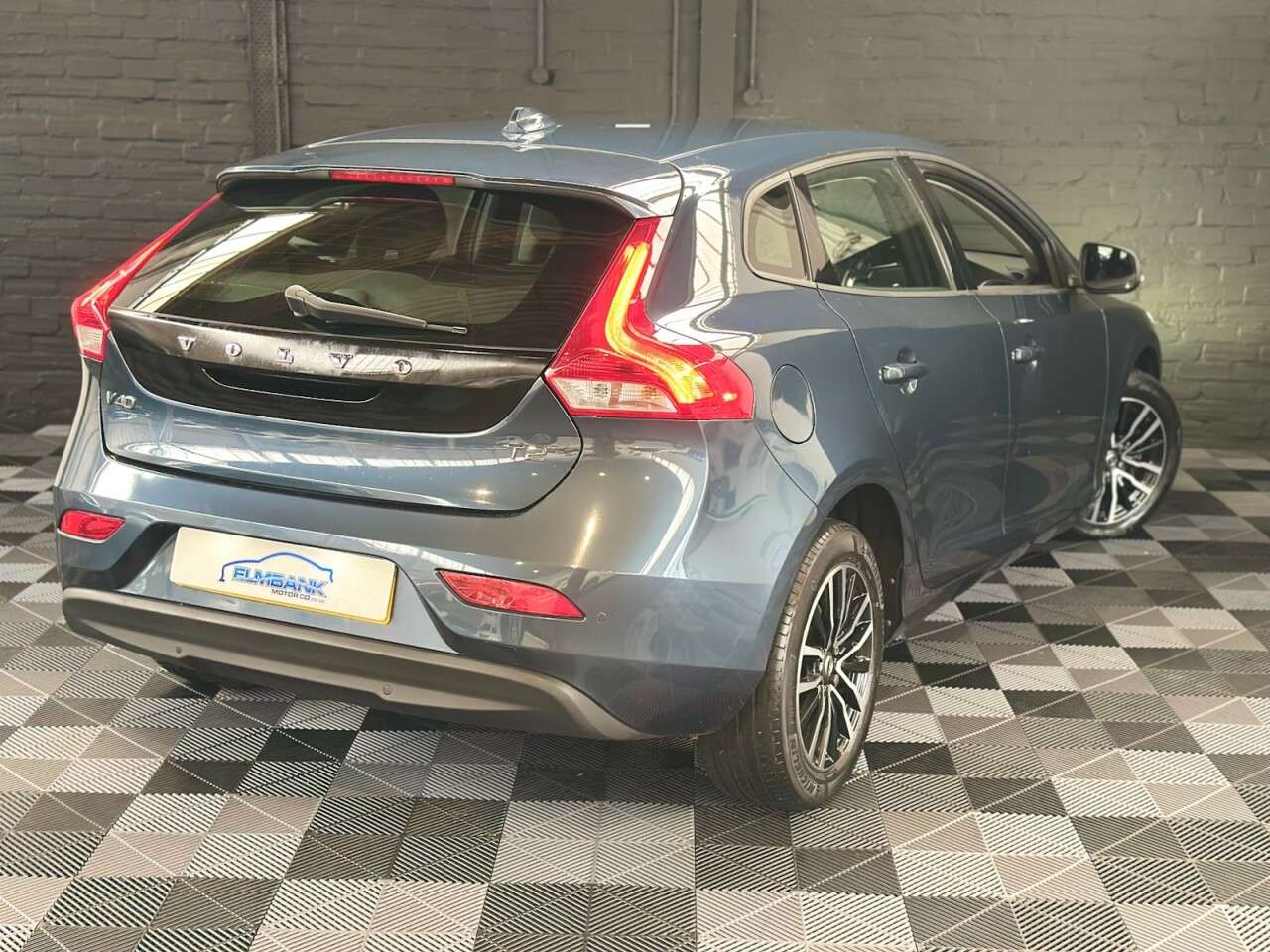 2018 VOLVO V40 2018 VOLVO V40