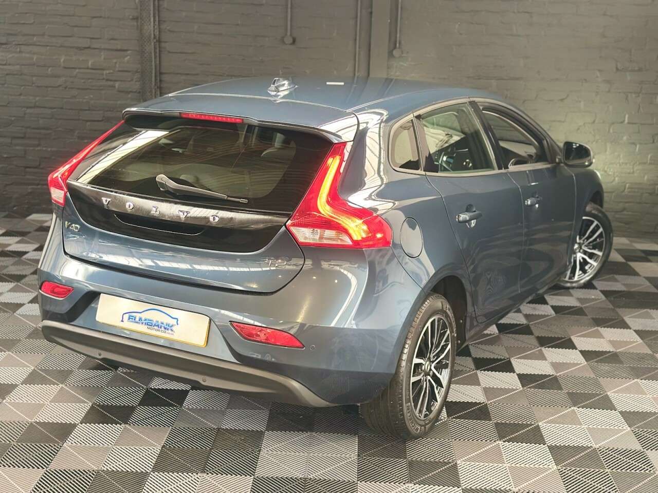 2018 VOLVO V40 2018 VOLVO V40