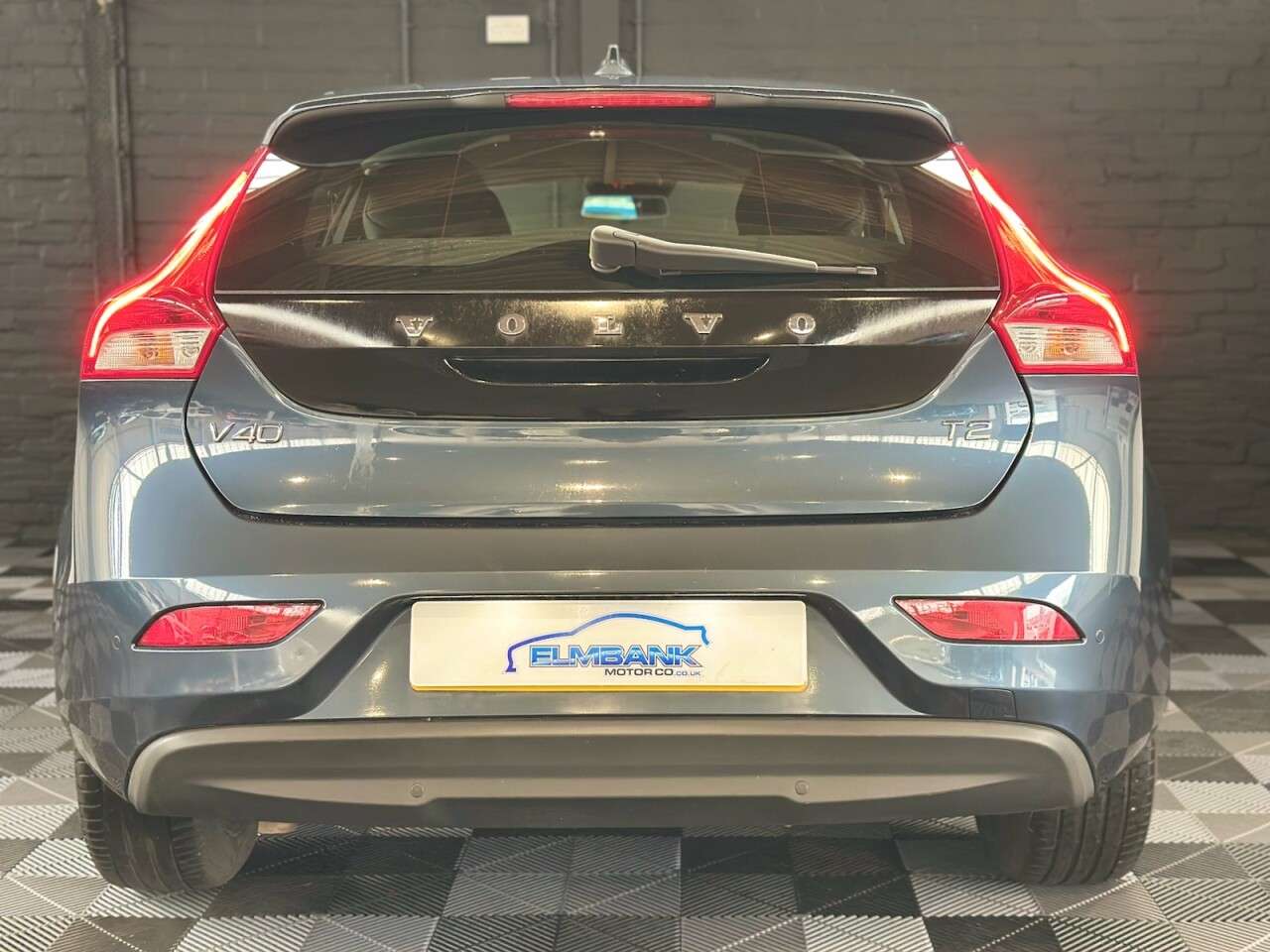 2018 VOLVO V40 2018 VOLVO V40