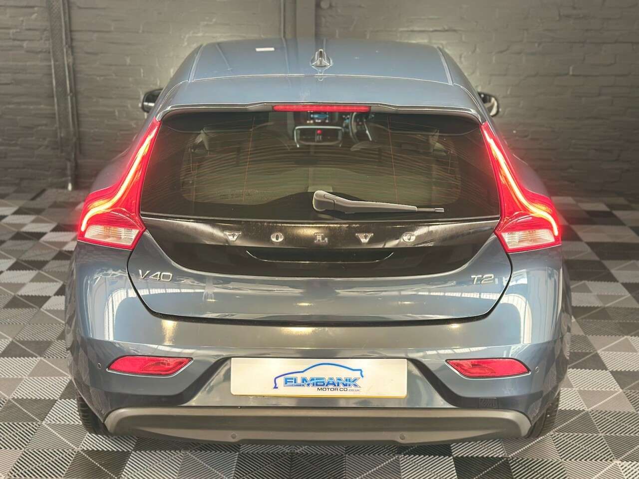 2018 VOLVO V40 2018 VOLVO V40