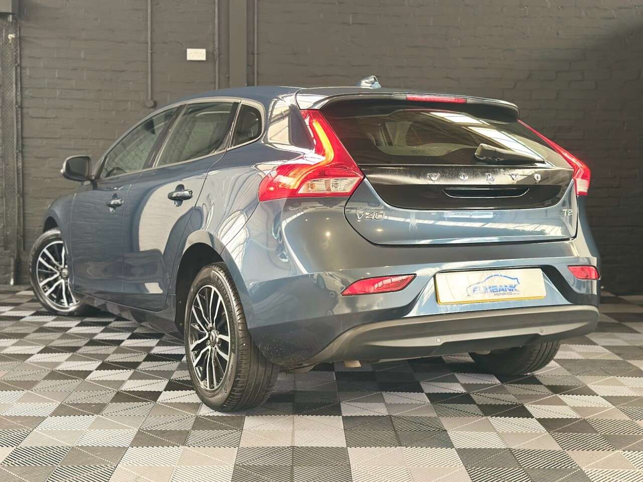 2018 VOLVO V40 2018 VOLVO V40