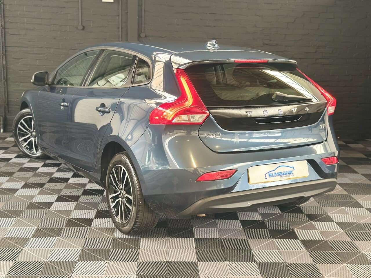 2018 VOLVO V40 2018 VOLVO V40