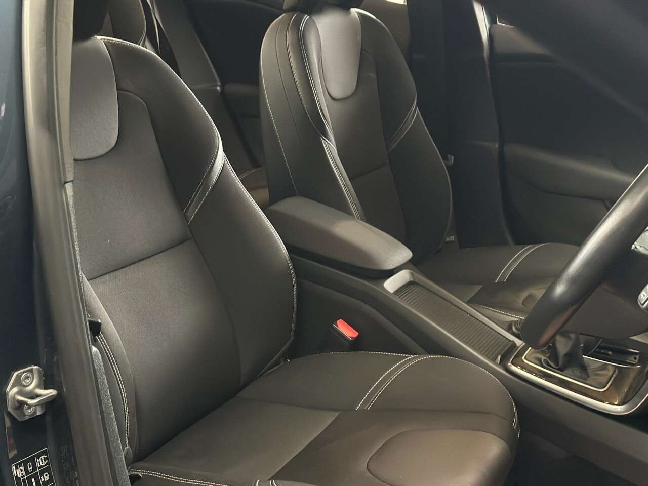 2018 VOLVO V40 2018 VOLVO V40