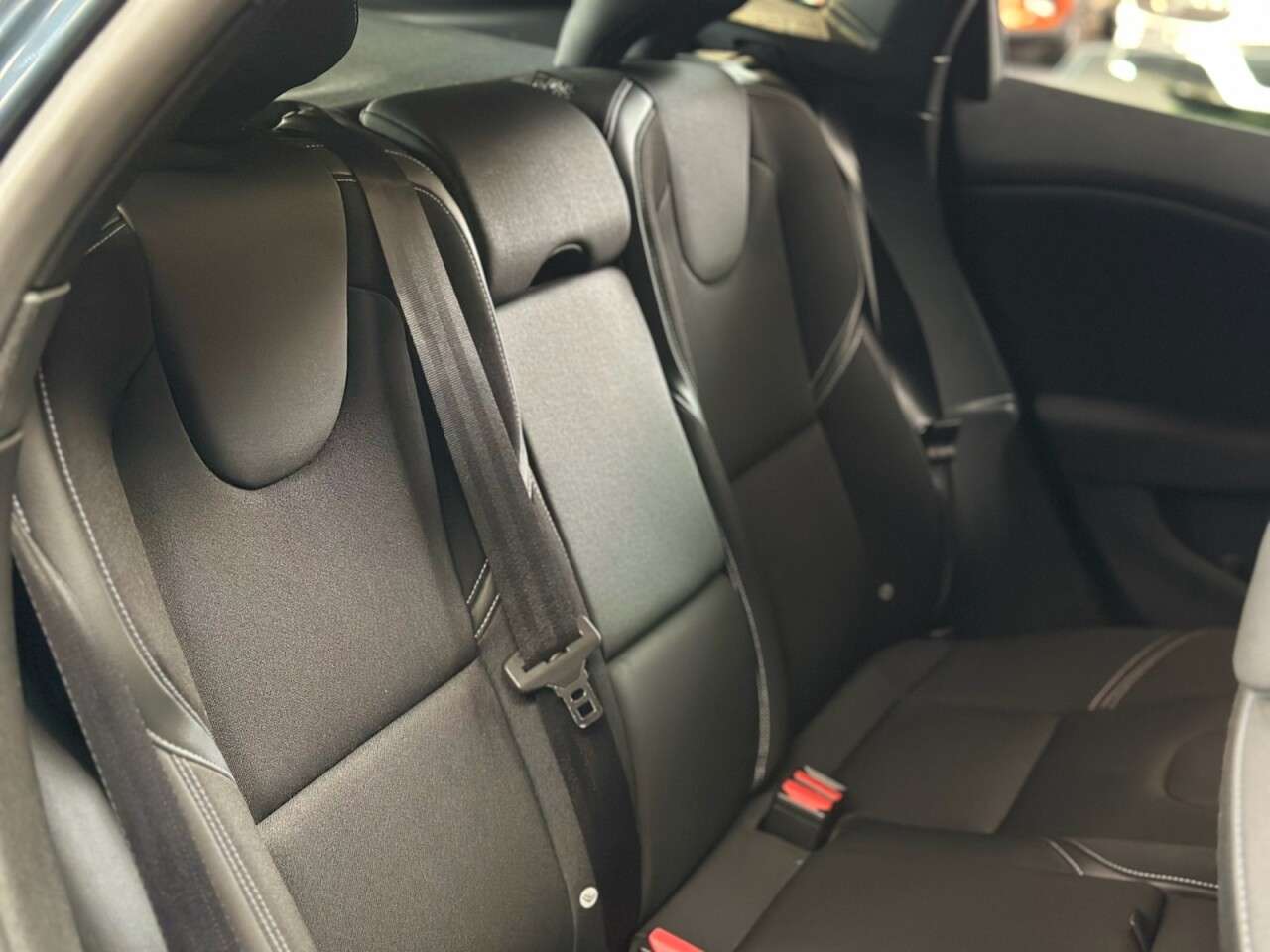 2018 VOLVO V40 2018 VOLVO V40