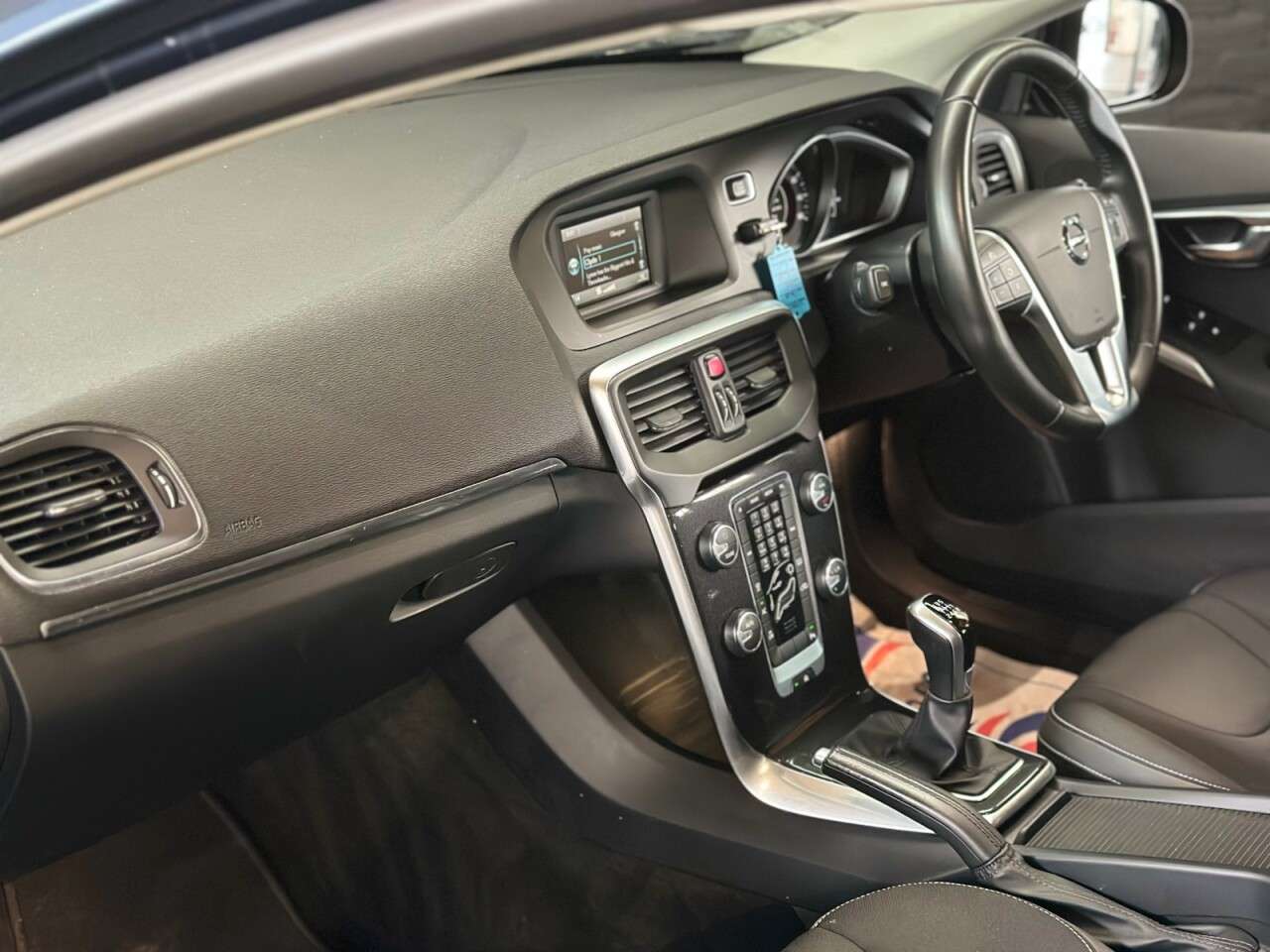 2018 VOLVO V40 2018 VOLVO V40