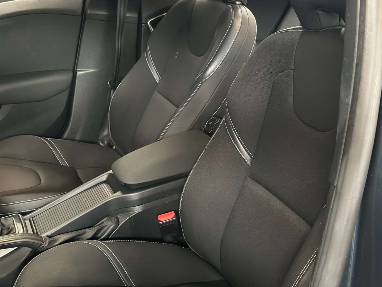 2018 VOLVO V40 2018 VOLVO V40