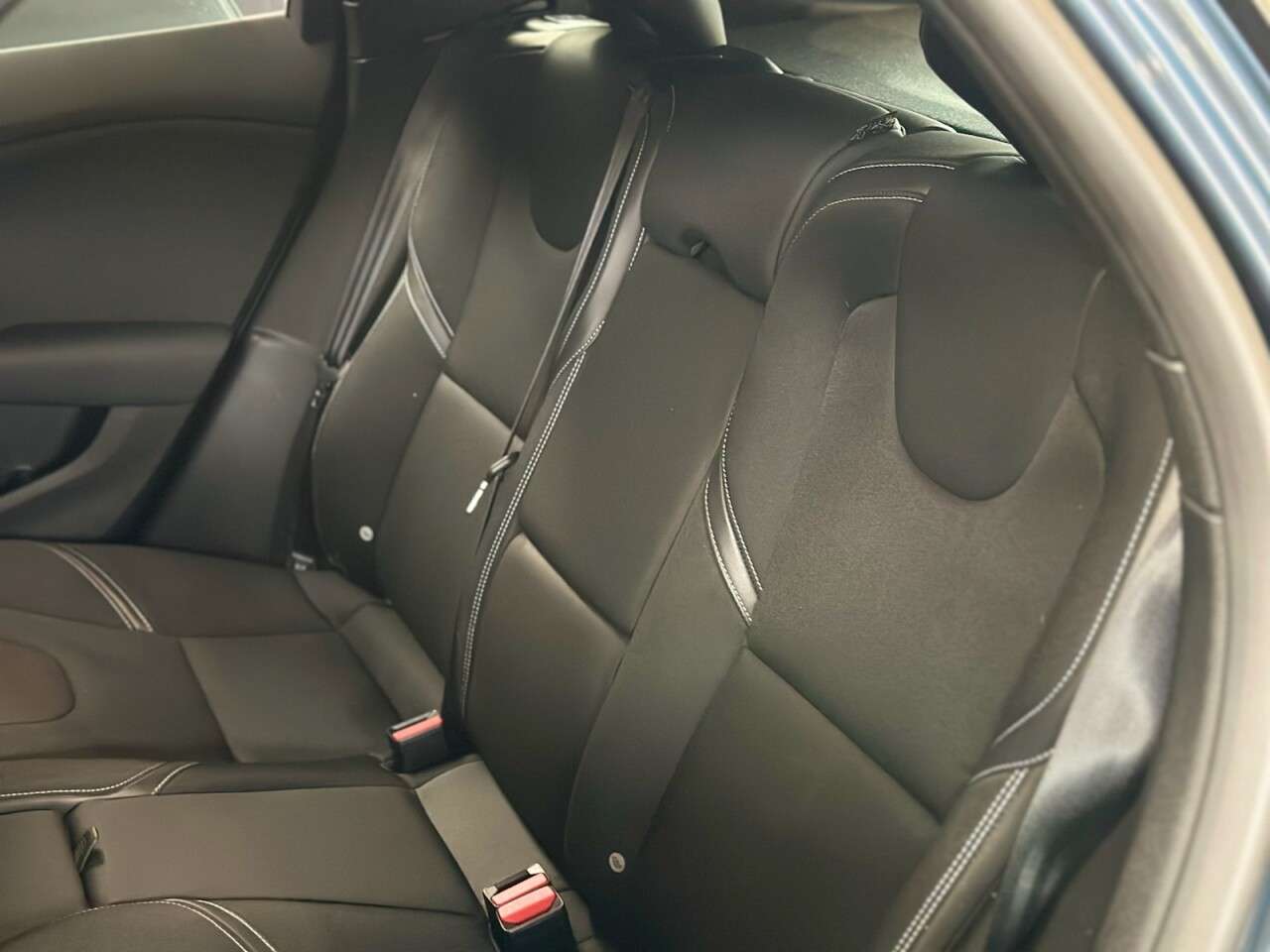 2018 VOLVO V40 2018 VOLVO V40