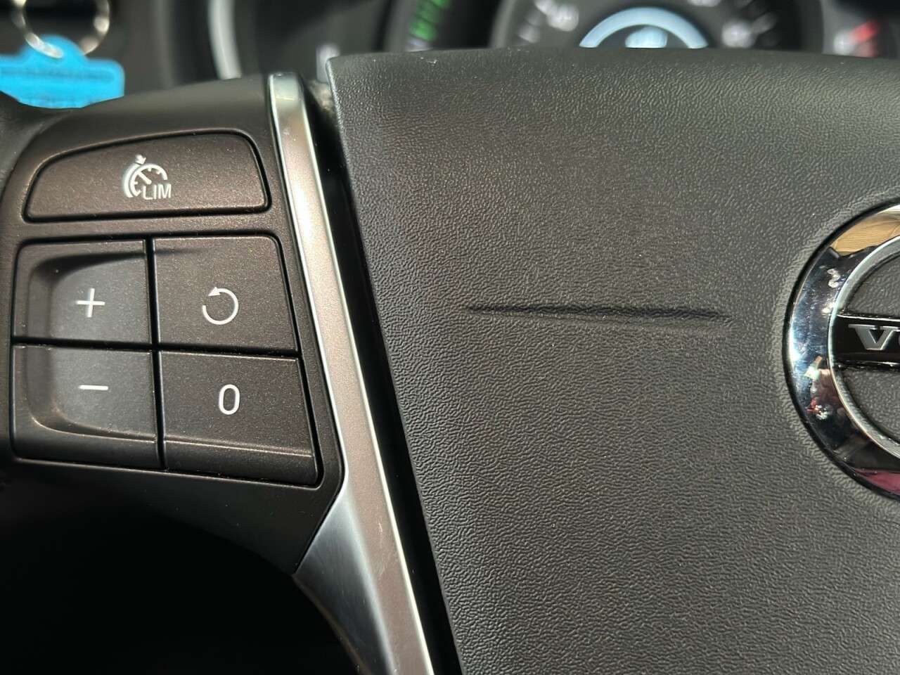 2018 VOLVO V40 2018 VOLVO V40