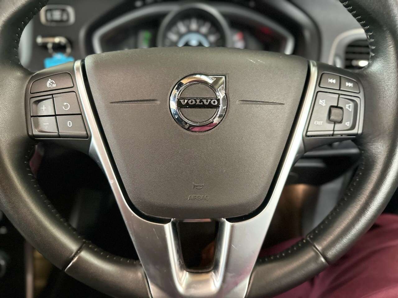 2018 VOLVO V40 2018 VOLVO V40