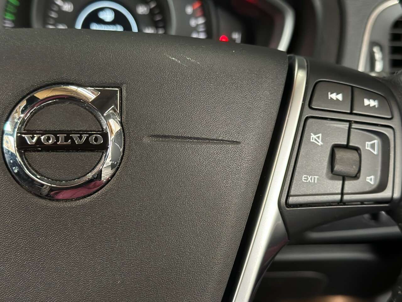 2018 VOLVO V40 2018 VOLVO V40