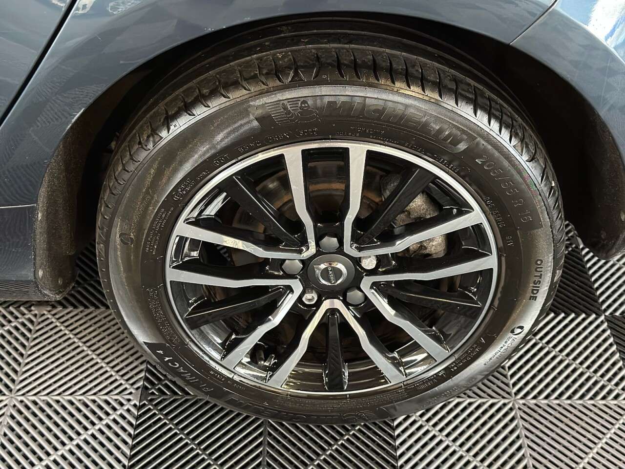 2018 VOLVO V40 2018 VOLVO V40