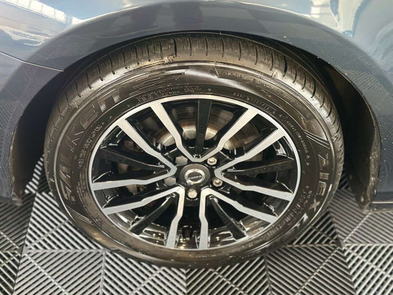 2018 VOLVO V40 2018 VOLVO V40